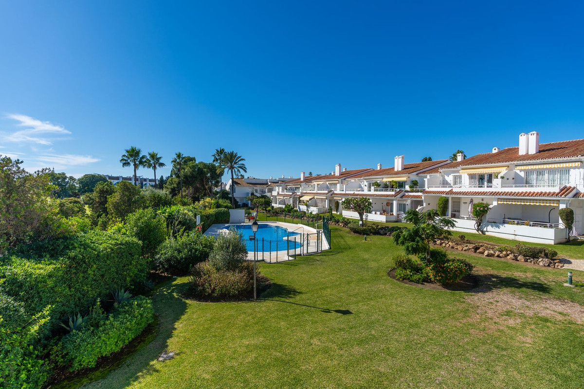 El Paraíso, Estepona