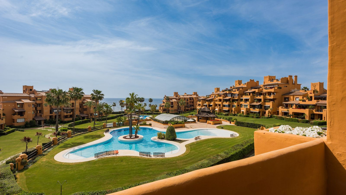 Nueva Milla de Oro, Estepona